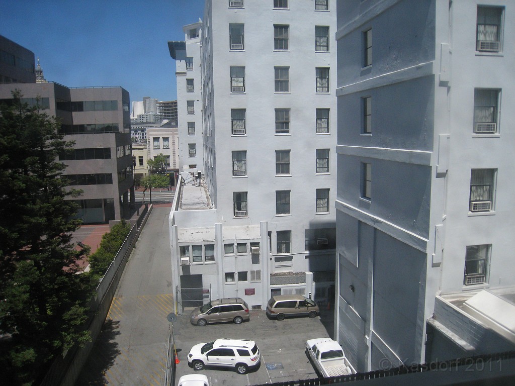 2011 Bay 2 Breakers Friday 0070.JPG - I was able to participate in the 100th annual running of the Bay to Breakers 12K race in San Francisco California. A weekend for sightseeing and racing.